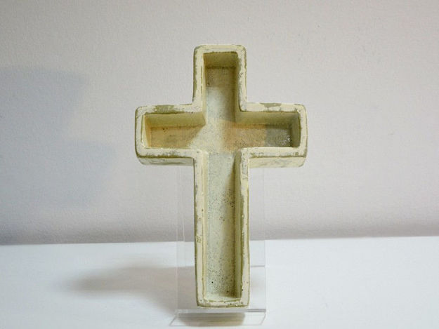 Slika Posuda za aranžman križ polyresin 20 x 30 cm