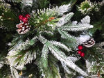 Slika Božićno drvce sa snijegom i ukrasima šiške i berry 210 cm D130 cm 1256 grančica