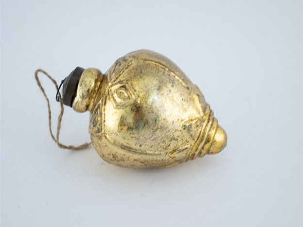 Slika Staklena kuglica dekorirani češer 8x12cm zlatna