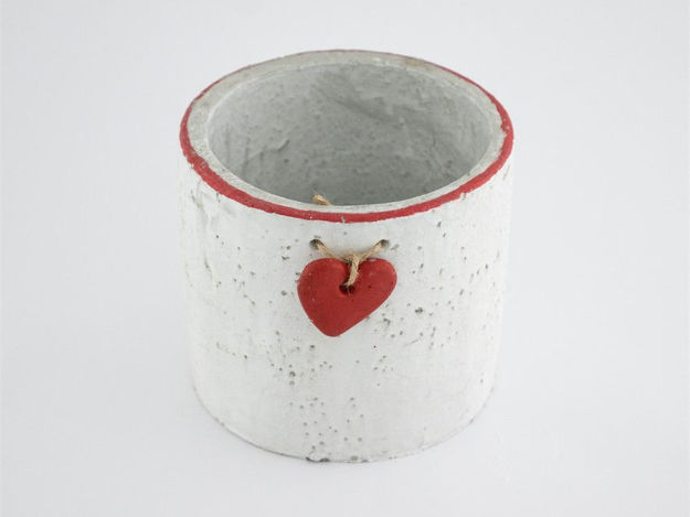 Slika Cement posuda okrugla sa srcem 14x14x12,5 cm bijela