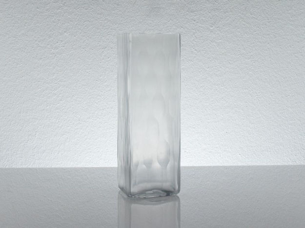 Slika Staklo vaza četvrtasta h22,5 d8cm valoviti uzorak